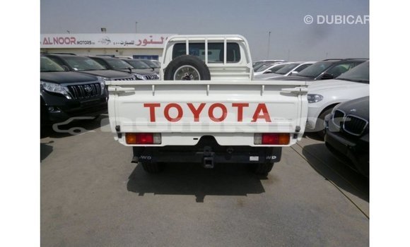 Buy Import Toyota Land Cruiser White Car in Import - Dubai in Bumthang Buy Import Toyota Land Cruiser White Car in Import - Dubai in Bumthang