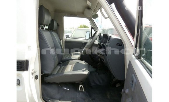 Buy Import Toyota Land Cruiser White Car in Import - Dubai in Bumthang Buy Import Toyota Land Cruiser White Car in Import - Dubai in Bumthang