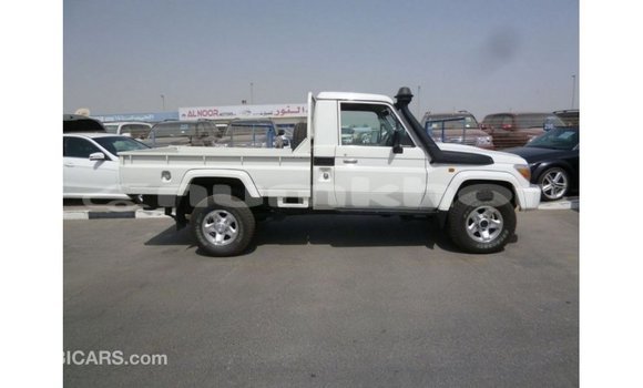 Buy Import Toyota Land Cruiser White Car in Import - Dubai in Bumthang Buy Import Toyota Land Cruiser White Car in Import - Dubai in Bumthang