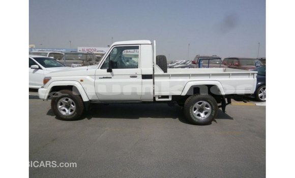 Buy Import Toyota Land Cruiser White Car in Import - Dubai in Bumthang Buy Import Toyota Land Cruiser White Car in Import - Dubai in Bumthang