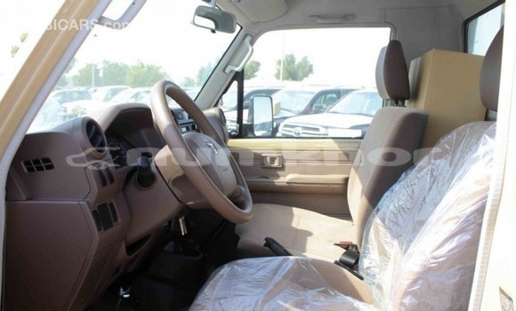 Buy Import Toyota Land Cruiser Beige Car in Import - Dubai in Bumthang Buy Import Toyota Land Cruiser Beige Car in Import - Dubai in Bumthang