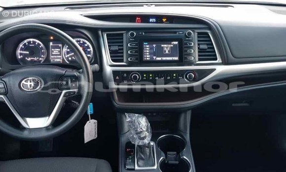 Buy Import Toyota Highlander Other Car in Import - Dubai in Bumthang Buy Import Toyota Highlander Other Car in Import - Dubai in Bumthang