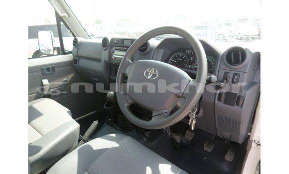 Buy Import Toyota Land Cruiser White Car in Import - Dubai in Bumthang Buy Import Toyota Land Cruiser White Car in Import - Dubai in Bumthang