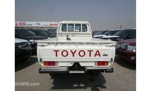 Buy Import Toyota Land Cruiser White Car in Import - Dubai in Bumthang Buy Import Toyota Land Cruiser White Car in Import - Dubai in Bumthang