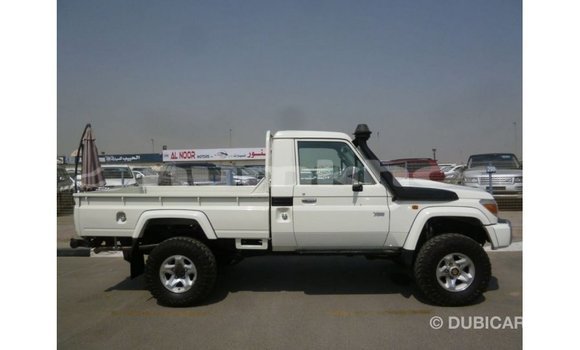 Buy Import Toyota Land Cruiser White Car in Import - Dubai in Bumthang Buy Import Toyota Land Cruiser White Car in Import - Dubai in Bumthang