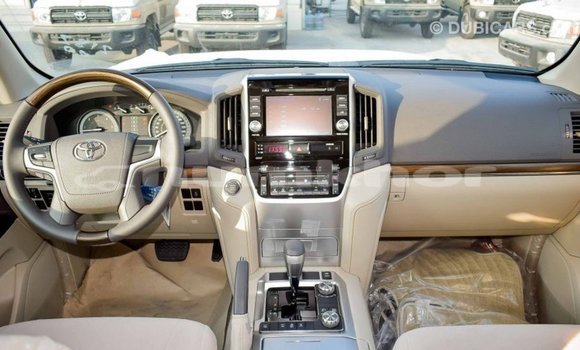 Buy Import Toyota Land Cruiser White Car in Import - Dubai in Bumthang Buy Import Toyota Land Cruiser White Car in Import - Dubai in Bumthang