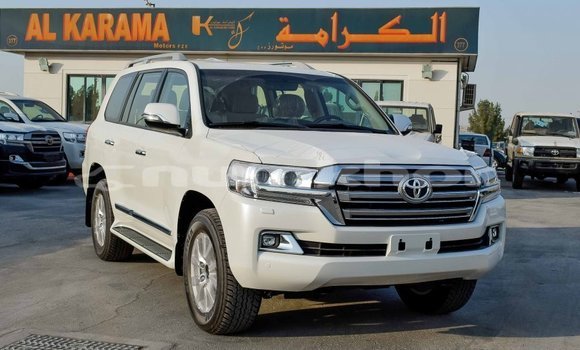 Buy Import Toyota Land Cruiser White Car in Import - Dubai in Bumthang Buy Import Toyota Land Cruiser White Car in Import - Dubai in Bumthang