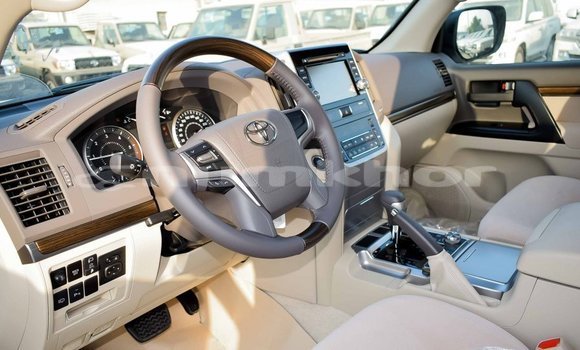 Buy Import Toyota Land Cruiser White Car in Import - Dubai in Bumthang Buy Import Toyota Land Cruiser White Car in Import - Dubai in Bumthang