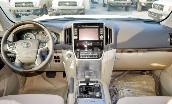 Buy Import Toyota Land Cruiser White Car in Import - Dubai in Bumthang Buy Import Toyota Land Cruiser White Car in Import - Dubai in Bumthang