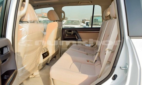 Buy Import Toyota Land Cruiser White Car in Import - Dubai in Bumthang Buy Import Toyota Land Cruiser White Car in Import - Dubai in Bumthang