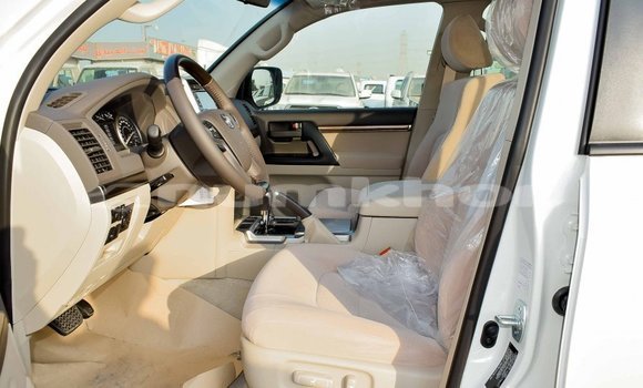 Buy Import Toyota Land Cruiser White Car in Import - Dubai in Bumthang Buy Import Toyota Land Cruiser White Car in Import - Dubai in Bumthang