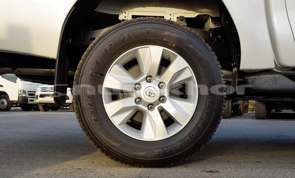 Buy Import Toyota Hilux White Car in Import - Dubai in Bumthang Buy Import Toyota Hilux White Car in Import - Dubai in Bumthang