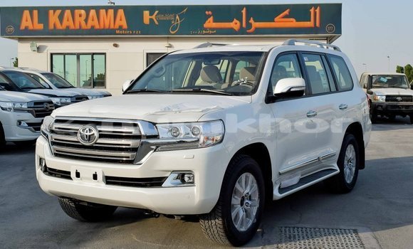 Buy Import Toyota Land Cruiser White Car in Import - Dubai in Bumthang Buy Import Toyota Land Cruiser White Car in Import - Dubai in Bumthang