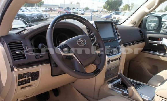 Buy Import Toyota Land Cruiser White Car in Import - Dubai in Bumthang Buy Import Toyota Land Cruiser White Car in Import - Dubai in Bumthang