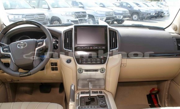 Buy Import Toyota Land Cruiser White Car in Import - Dubai in Bumthang Buy Import Toyota Land Cruiser White Car in Import - Dubai in Bumthang