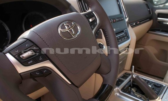 Buy Import Toyota Land Cruiser White Car in Import - Dubai in Bumthang Buy Import Toyota Land Cruiser White Car in Import - Dubai in Bumthang