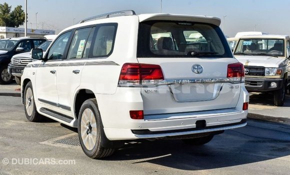 Buy Import Toyota Land Cruiser White Car in Import - Dubai in Bumthang Buy Import Toyota Land Cruiser White Car in Import - Dubai in Bumthang