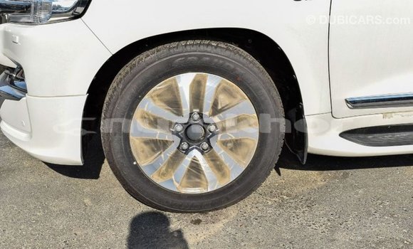 Buy Import Toyota Land Cruiser White Car in Import - Dubai in Bumthang Buy Import Toyota Land Cruiser White Car in Import - Dubai in Bumthang