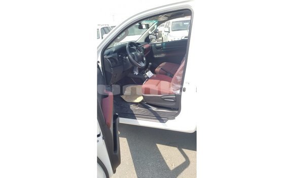 Buy Import Toyota Hilux White Car in Import - Dubai in Bumthang Buy Import Toyota Hilux White Car in Import - Dubai in Bumthang
