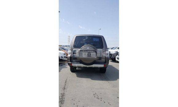 Buy Import Mitsubishi Pajero Brown Car in Import - Dubai in Bumthang Buy Import Mitsubishi Pajero Brown Car in Import - Dubai in Bumthang