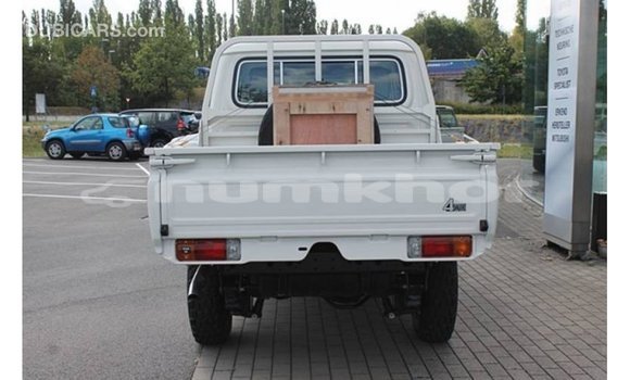 Buy Import Toyota Land Cruiser White Car in Import - Dubai in Bumthang Buy Import Toyota Land Cruiser White Car in Import - Dubai in Bumthang
