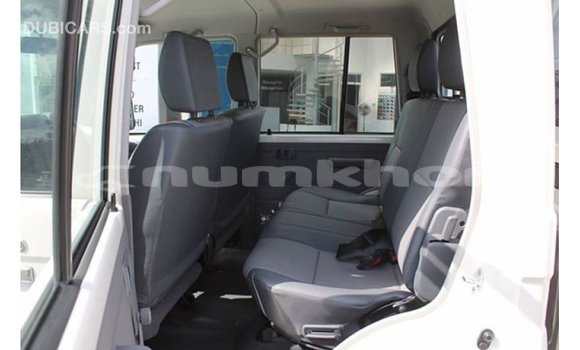 Buy Import Toyota Land Cruiser White Car in Import - Dubai in Bumthang Buy Import Toyota Land Cruiser White Car in Import - Dubai in Bumthang