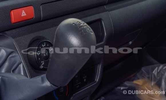 Buy Import Toyota Hiace White Car in Import - Dubai in Bumthang Buy Import Toyota Hiace White Car in Import - Dubai in Bumthang