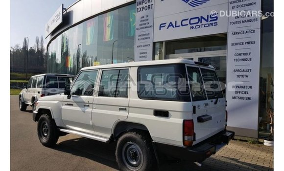 Buy Import Toyota Land Cruiser White Car in Import - Dubai in Bumthang Buy Import Toyota Land Cruiser White Car in Import - Dubai in Bumthang