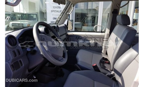 Buy Import Toyota Land Cruiser White Car in Import - Dubai in Bumthang Buy Import Toyota Land Cruiser White Car in Import - Dubai in Bumthang