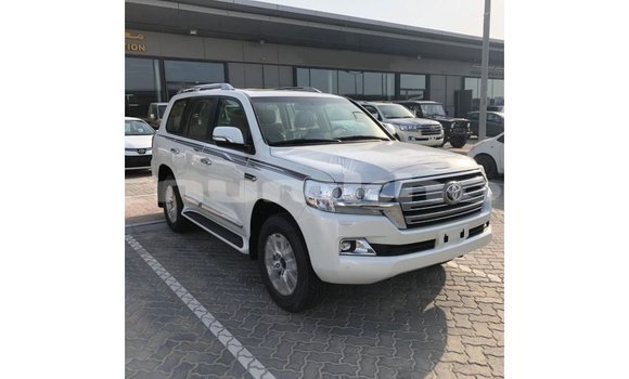 Buy Import Toyota Land Cruiser White Car in Import - Dubai in Bumthang Buy Import Toyota Land Cruiser White Car in Import - Dubai in Bumthang