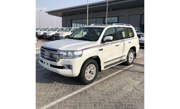 Buy Import Toyota Land Cruiser White Car in Import - Dubai in Bumthang Buy Import Toyota Land Cruiser White Car in Import - Dubai in Bumthang