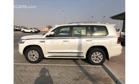 Buy Import Toyota Land Cruiser White Car in Import - Dubai in Bumthang Buy Import Toyota Land Cruiser White Car in Import - Dubai in Bumthang