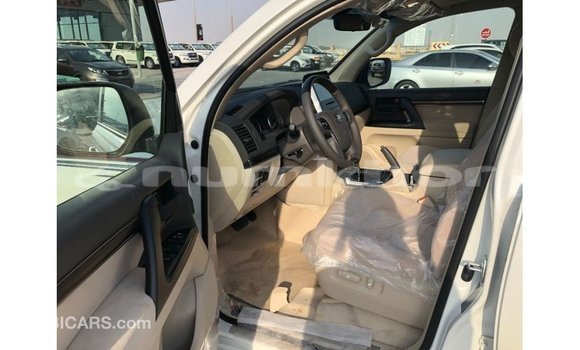 Buy Import Toyota Land Cruiser White Car in Import - Dubai in Bumthang Buy Import Toyota Land Cruiser White Car in Import - Dubai in Bumthang