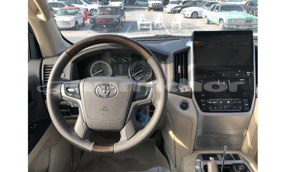 Buy Import Toyota Land Cruiser White Car in Import - Dubai in Bumthang Buy Import Toyota Land Cruiser White Car in Import - Dubai in Bumthang