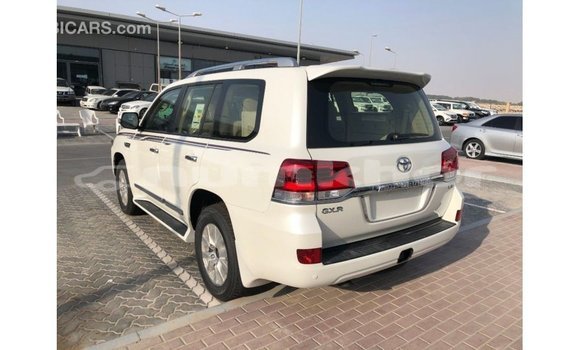 Buy Import Toyota Land Cruiser White Car in Import - Dubai in Bumthang Buy Import Toyota Land Cruiser White Car in Import - Dubai in Bumthang