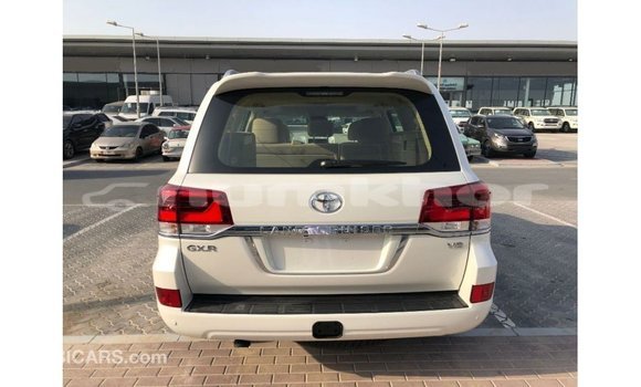 Buy Import Toyota Land Cruiser White Car in Import - Dubai in Bumthang Buy Import Toyota Land Cruiser White Car in Import - Dubai in Bumthang