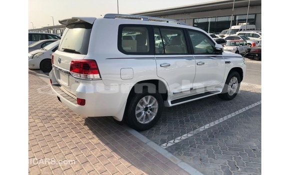Buy Import Toyota Land Cruiser White Car in Import - Dubai in Bumthang Buy Import Toyota Land Cruiser White Car in Import - Dubai in Bumthang