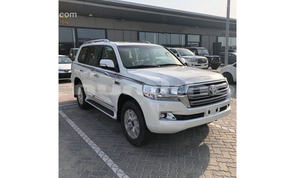Buy Import Toyota Land Cruiser White Car in Import - Dubai in Bumthang Buy Import Toyota Land Cruiser White Car in Import - Dubai in Bumthang