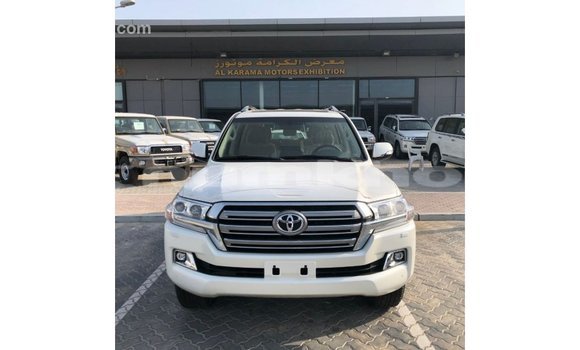 Buy Import Toyota Land Cruiser White Car in Import - Dubai in Bumthang Buy Import Toyota Land Cruiser White Car in Import - Dubai in Bumthang