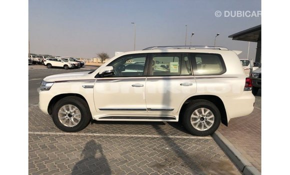 Buy Import Toyota Land Cruiser White Car in Import - Dubai in Bumthang Buy Import Toyota Land Cruiser White Car in Import - Dubai in Bumthang
