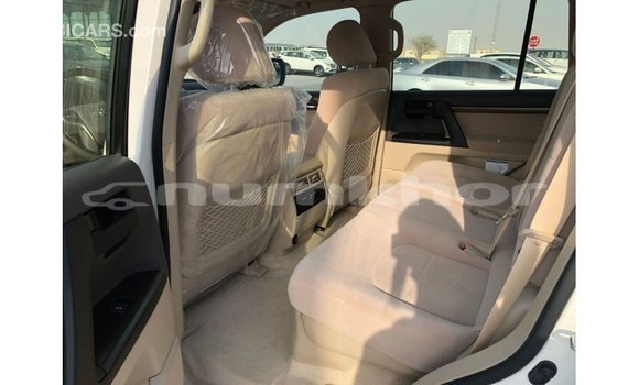 Buy Import Toyota Land Cruiser White Car in Import - Dubai in Bumthang Buy Import Toyota Land Cruiser White Car in Import - Dubai in Bumthang