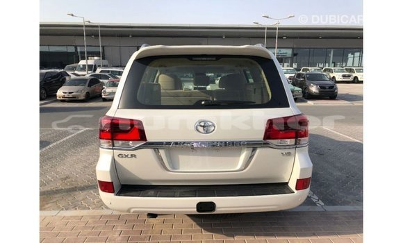 Buy Import Toyota Land Cruiser White Car in Import - Dubai in Bumthang Buy Import Toyota Land Cruiser White Car in Import - Dubai in Bumthang
