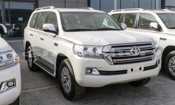 Buy Import Toyota Land Cruiser White Car in Import - Dubai in Bumthang Buy Import Toyota Land Cruiser White Car in Import - Dubai in Bumthang
