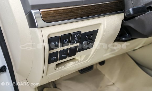 Buy Import Toyota Land Cruiser White Car in Import - Dubai in Bumthang Buy Import Toyota Land Cruiser White Car in Import - Dubai in Bumthang