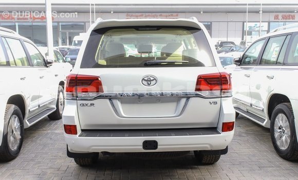 Buy Import Toyota Land Cruiser White Car in Import - Dubai in Bumthang Buy Import Toyota Land Cruiser White Car in Import - Dubai in Bumthang