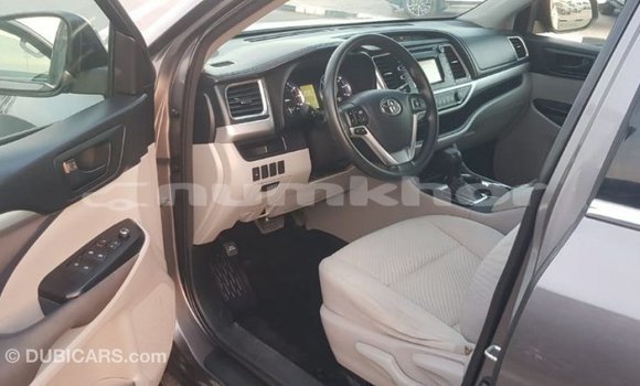 Buy Import Toyota Highlander Other Car in Import - Dubai in Bumthang Buy Import Toyota Highlander Other Car in Import - Dubai in Bumthang
