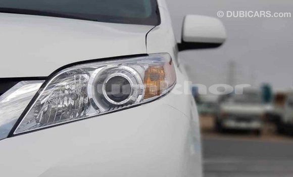 Buy Import Toyota Sienna White Car in Import - Dubai in Bumthang Buy Import Toyota Sienna White Car in Import - Dubai in Bumthang