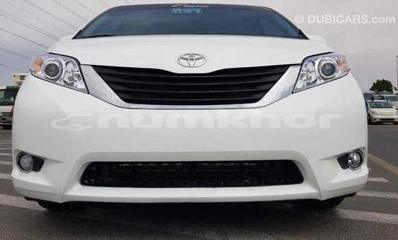Buy Import Toyota Sienna White Car in Import - Dubai in Bumthang Buy Import Toyota Sienna White Car in Import - Dubai in Bumthang
