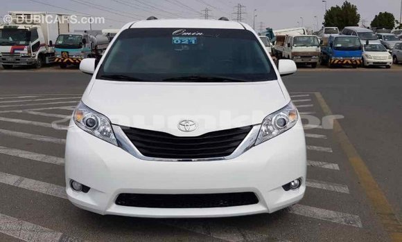 Buy Import Toyota Sienna White Car in Import - Dubai in Bumthang Buy Import Toyota Sienna White Car in Import - Dubai in Bumthang