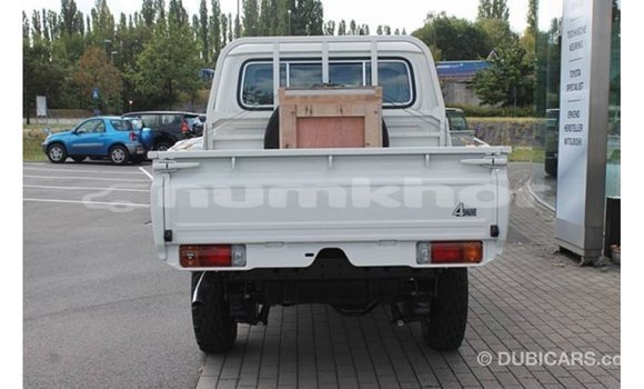Buy Import Toyota Land Cruiser White Car in Import - Dubai in Bumthang Buy Import Toyota Land Cruiser White Car in Import - Dubai in Bumthang